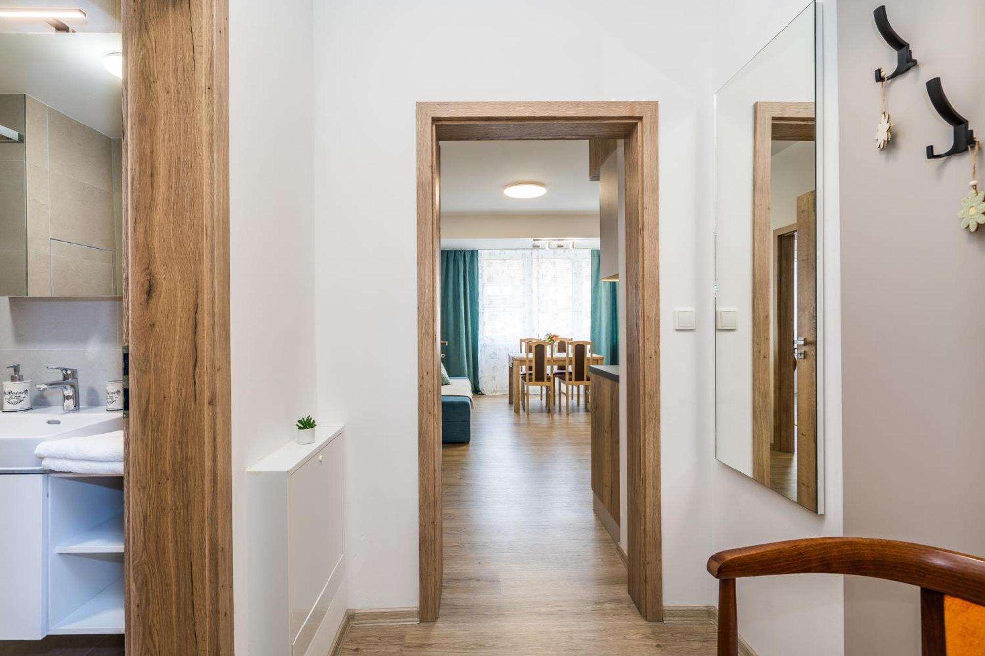 Perla Hradce 302 Apartment ฮราเดตสคราโลเว ภายนอก รูปภาพ