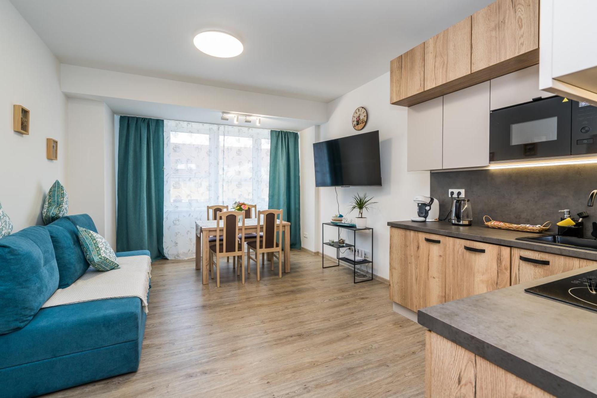 Perla Hradce 302 Apartment ฮราเดตสคราโลเว ภายนอก รูปภาพ