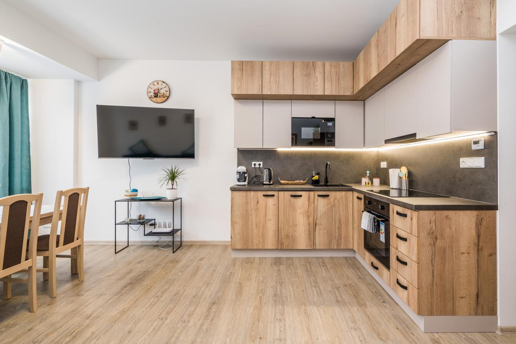 Perla Hradce 302 Apartment ฮราเดตสคราโลเว ภายนอก รูปภาพ