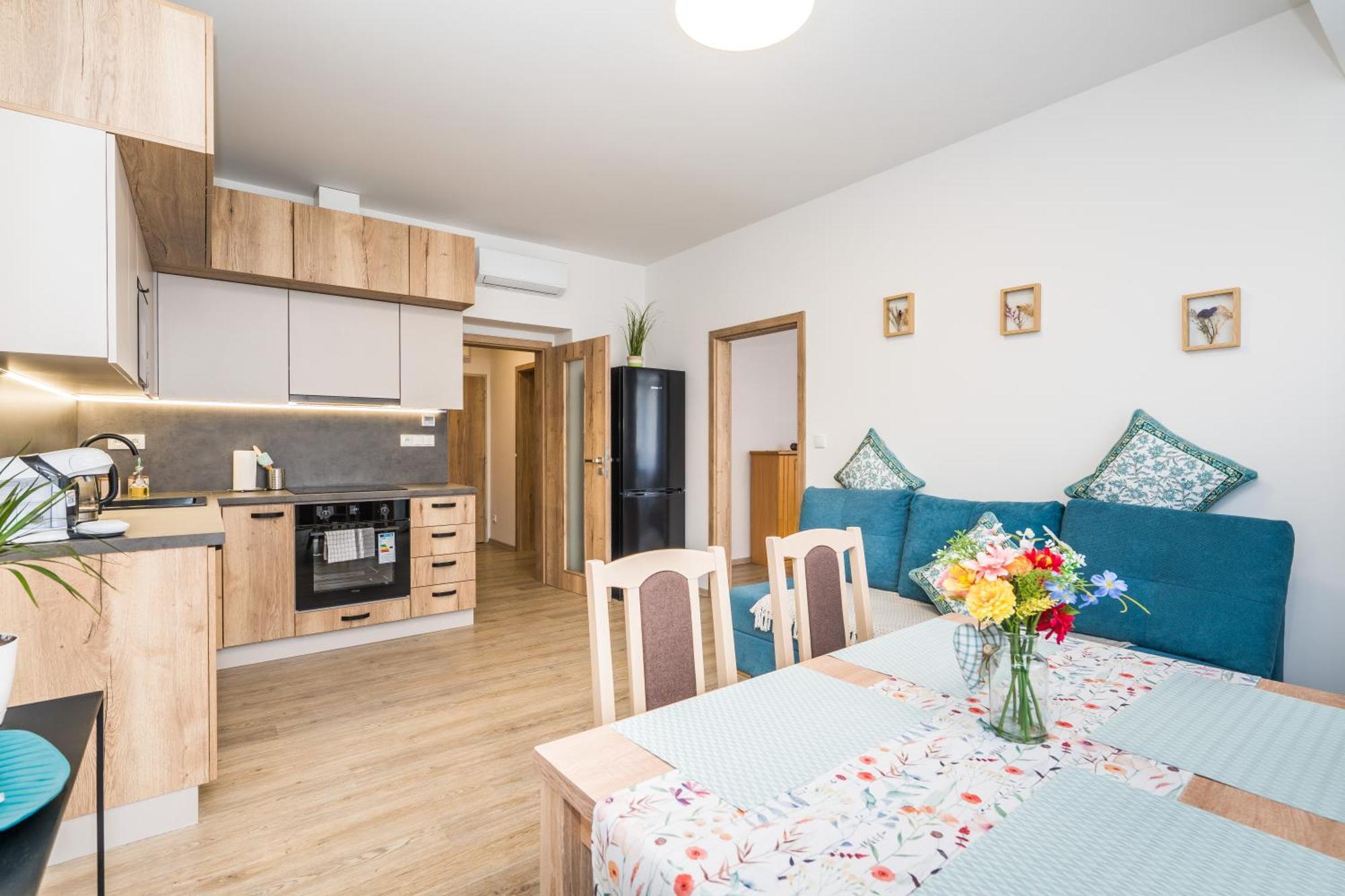 Perla Hradce 302 Apartment ฮราเดตสคราโลเว ภายนอก รูปภาพ
