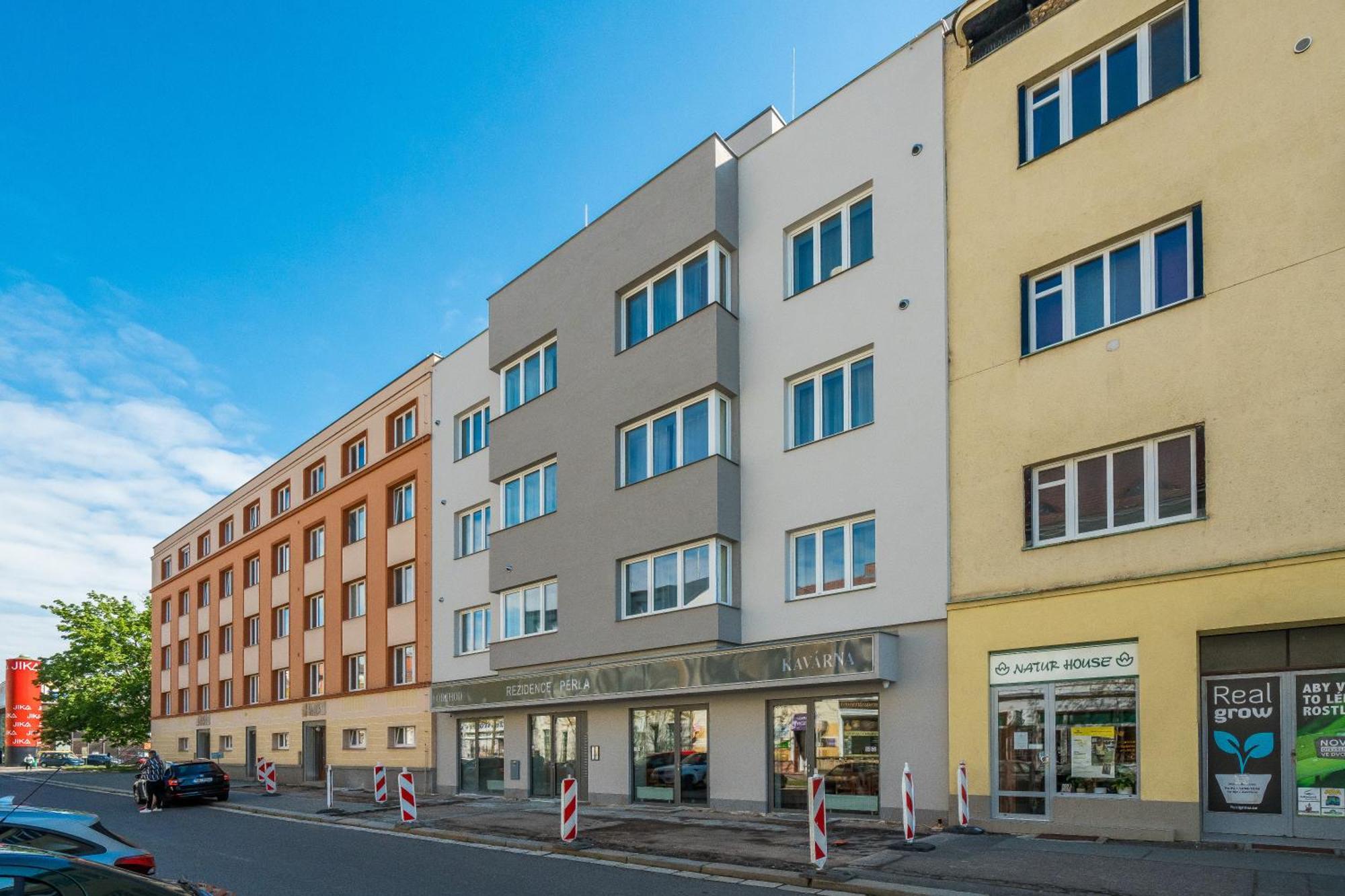 Perla Hradce 302 Apartment ฮราเดตสคราโลเว ภายนอก รูปภาพ